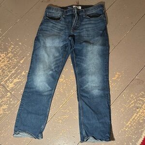 Old Navy 33x30 360 stretch medium wash straight jeans